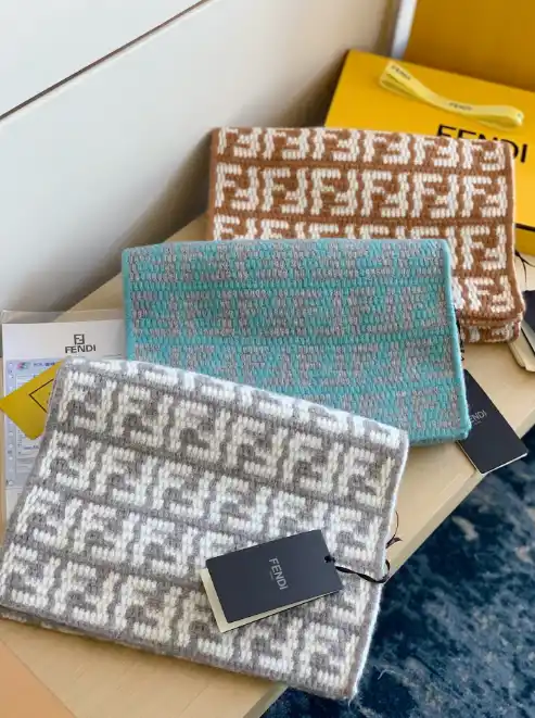 Fendi scarf (5 style)